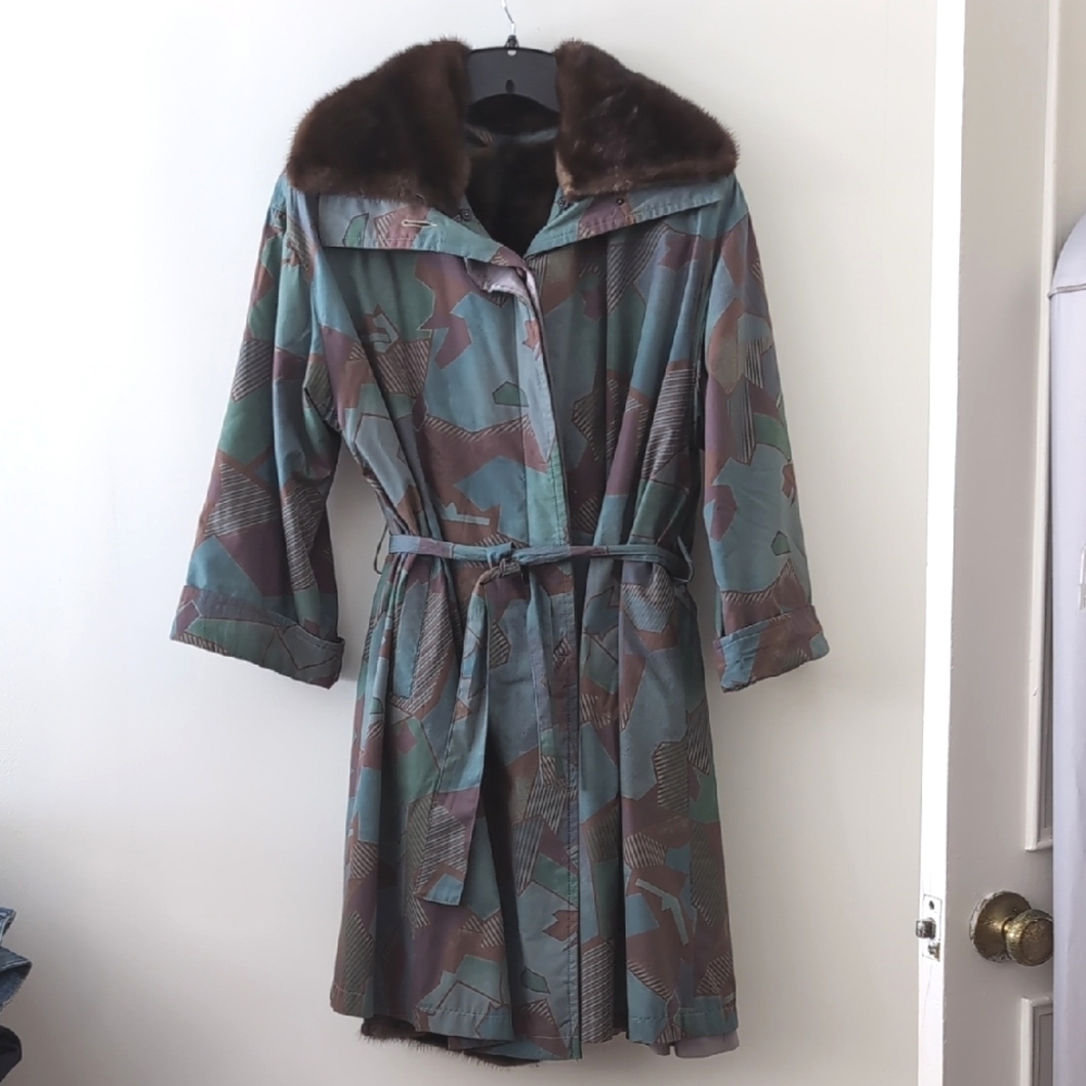 Vintage trench coat with mink collar and mink lining